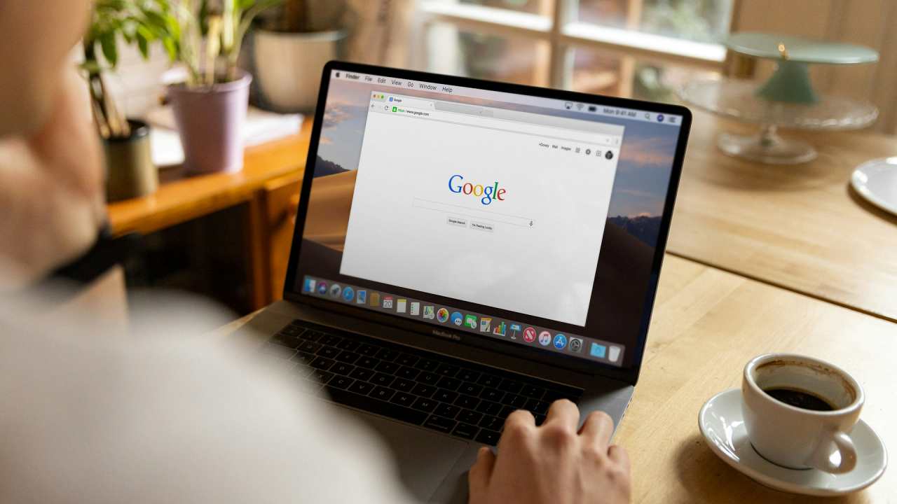 Apple может внедрить ИИ-поиск в Safari, что угрожает доминированию Google